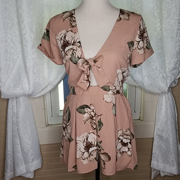 Gianni Bini Pants - Gianni Bini Small Blush Pink Floral Romper